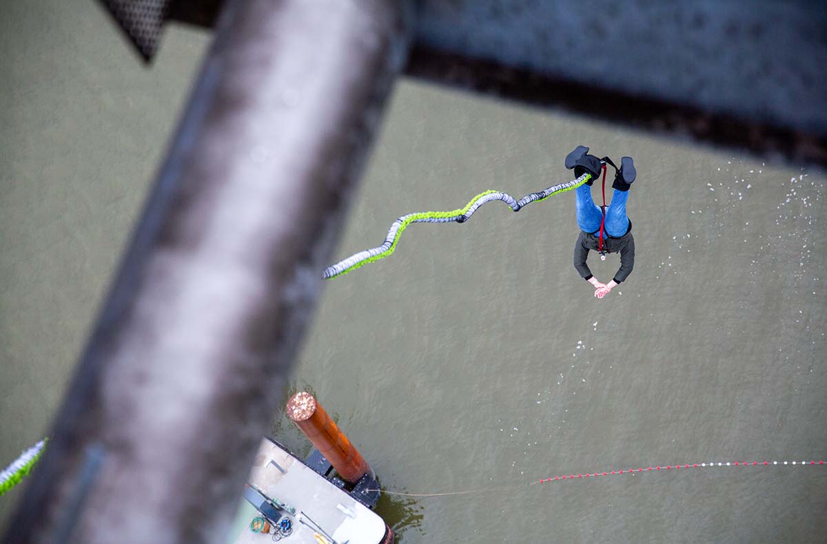 Bungee Jumping Hafenkran Hamburg