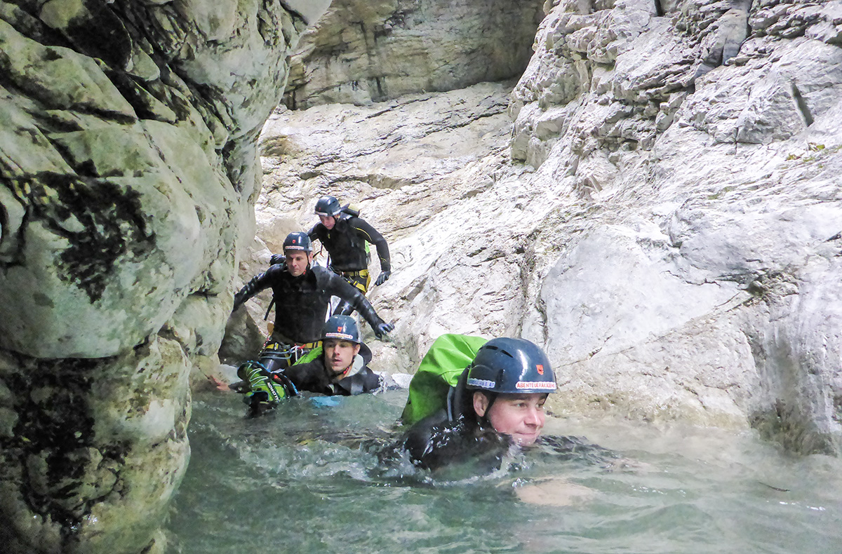 Canyoning Einsteigertour Weyregg - Canyoning-Abenteuer für Einsteiger in Weyregg in Weyregg am Attersee Canyoning Einsteigertour Weyregg - Canyoning-Abenteuer für Einsteiger in Weyregg in Weyregg am Attersee