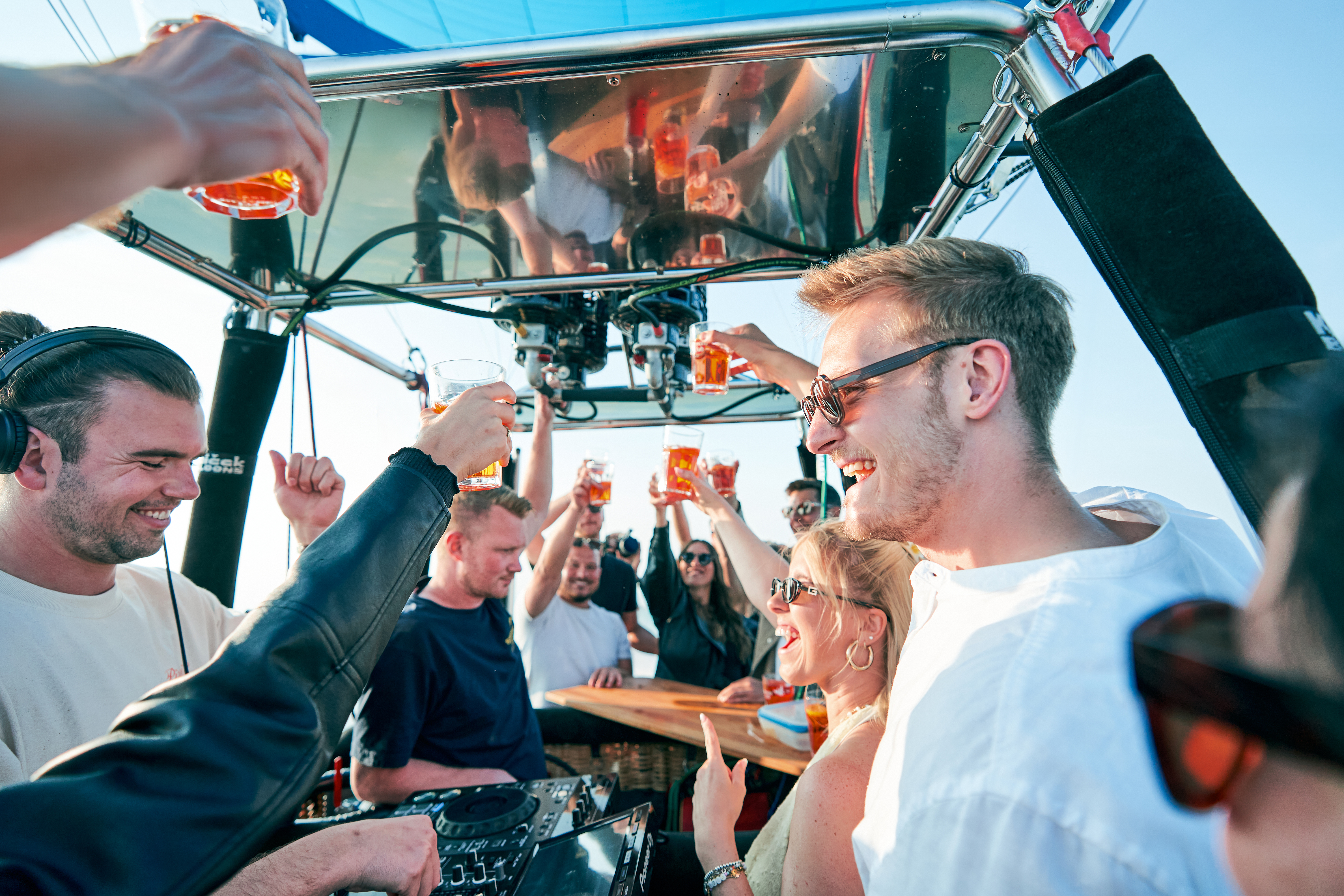 DJ im Ballon - Party auf 1000 Metern (14 Personen)