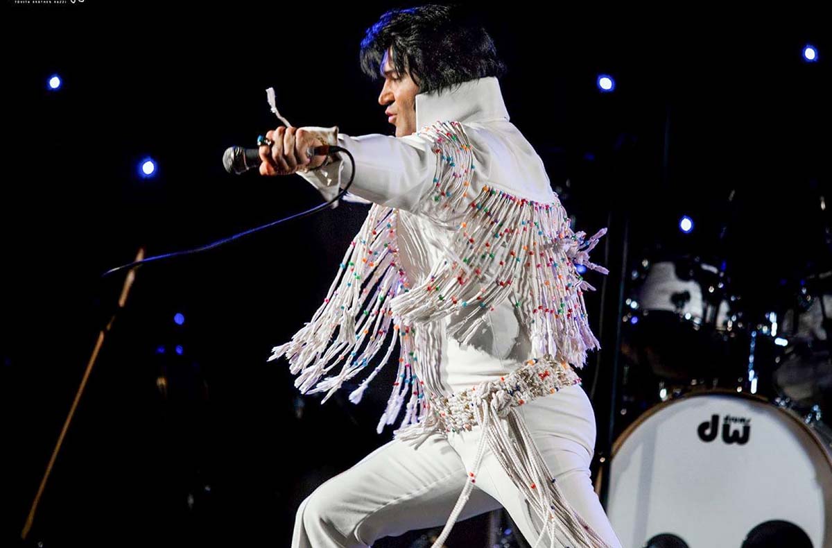Elvis Dinner Show für 2 – Jetzt erleben! in Ansbach,Bad Tölz,Donzdorf,Goslar,Heidelberg,Königsbrunn,Leipzig,Limbach-Oberfrohna,Markkleeberg,Rechber und weitere Orte!