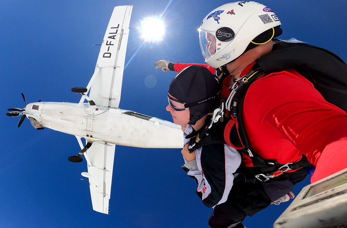 Fallschirm Tandemsprung Hildesheim Niede... Fallschirm Tandemsprung Hildesheim Niede...