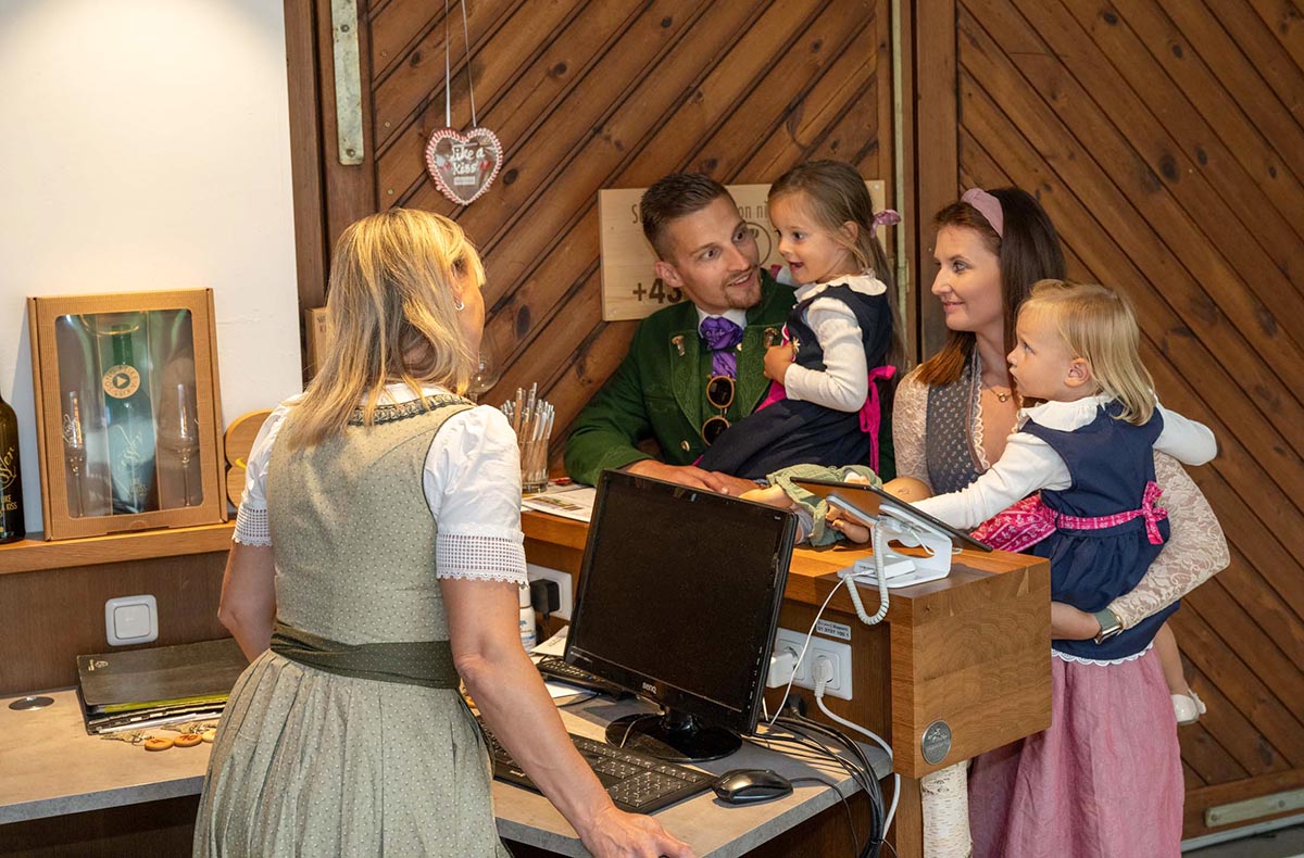 Familienurlaub im Fass für 3 (1 Nacht) ... Familienurlaub im Fass für 3 (1 Nacht) ...