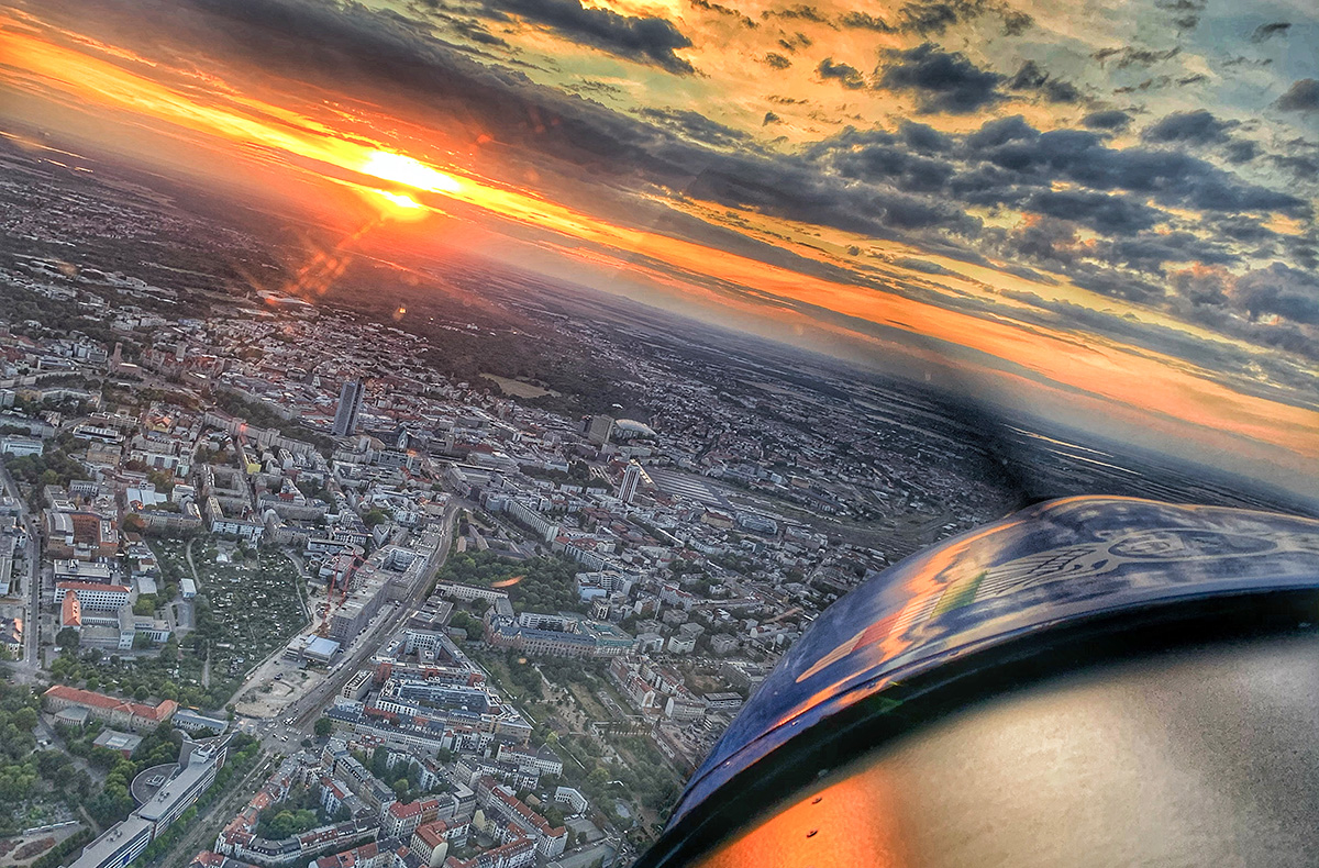 Flugzeug Rundflug Taucha (Sunset) Sachse... Flugzeug Rundflug Taucha (Sunset) Sachse...