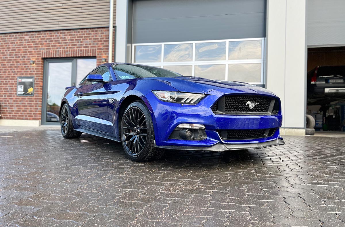 Ford Mustang fahren Wismar (7 Std.) Ford Mustang fahren Wismar (7 Std.)