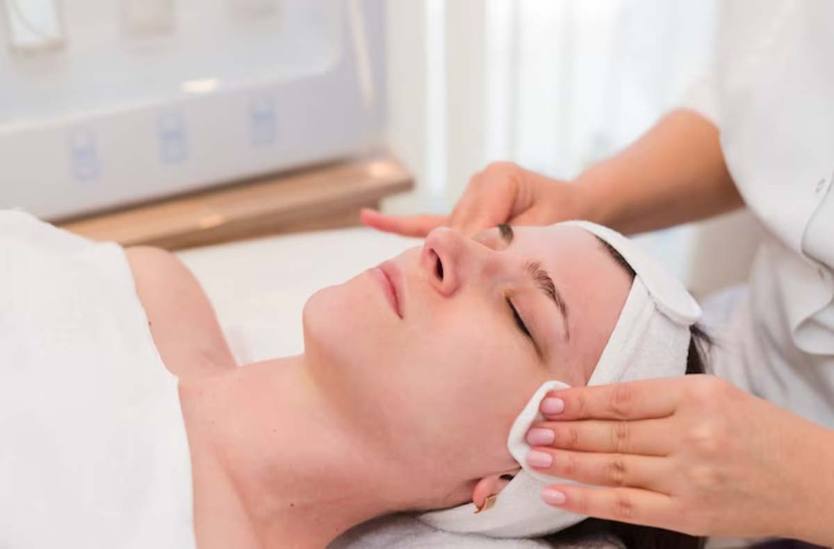 Fruchtsäurepeeling Düsseldorf - Beauty Behandlung Düsseldorf: Strahlende Haut garantiert Fruchtsäurepeeling Düsseldorf - Beauty Behandlung Düsseldorf: Strahlende Haut garantiert