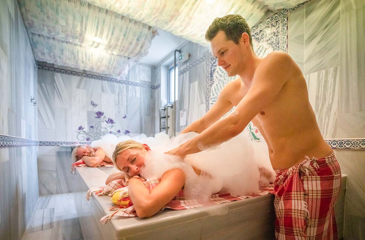 Hamam mit Peelings und Massagen Bad Grie... Hamam mit Peelings und Massagen Bad Grie...