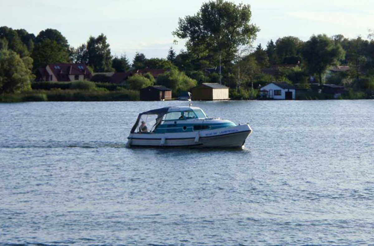 4 Tag(e) Kajütboot-Kurzurlaub für 2 in Rechlin Mecklenburg-Vorpommern ✓ 4 Tag(e) Kajütboot-Kurzurlaub für 2 in Rechlin Mecklenburg-Vorpommern ✓