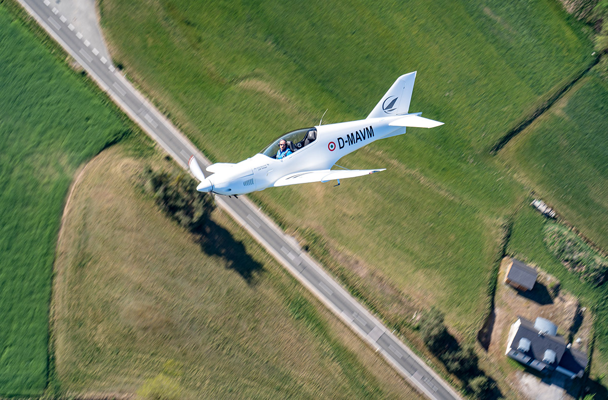 Jet-Trainer selber fliegen Lübeck (30 Min.) - Adrenalin über Lübeck selbst steuern Jet-Trainer selber fliegen Lübeck (30 Min.) - Adrenalin über Lübeck selbst steuern