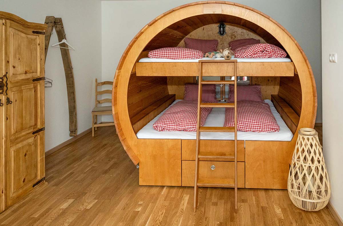 Kurzurlaub im Weinfass für 4 Grub an de... Kurzurlaub im Weinfass für 4 Grub an de...