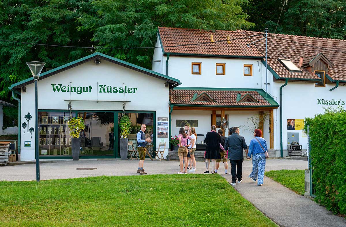 Kurzurlaub im Weinfass für 4 Grub an de... Kurzurlaub im Weinfass für 4 Grub an de...