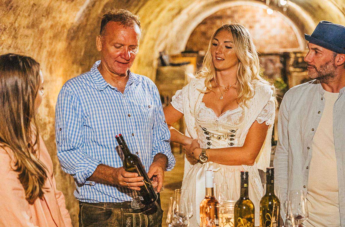 Kurzurlaub im Weinfass für 6 Grub an de... Kurzurlaub im Weinfass für 6 Grub an de...