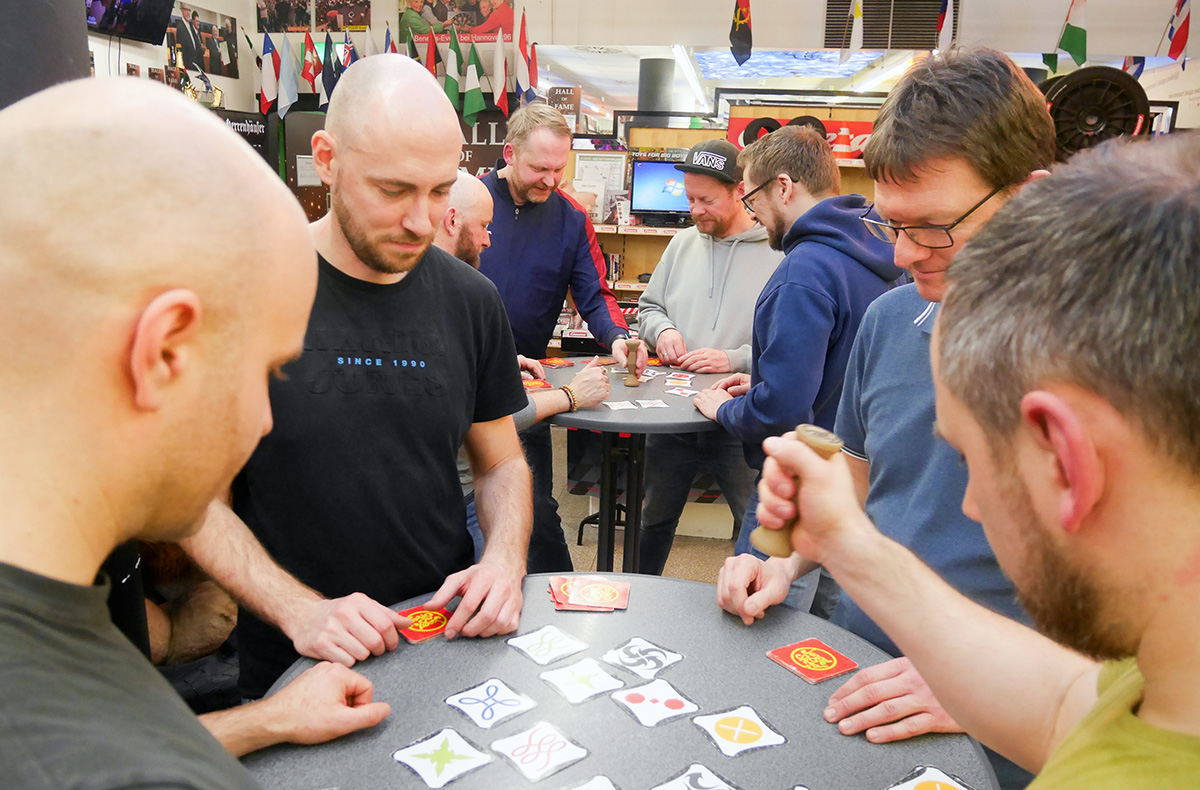 Männerabend im Spielzeugladen