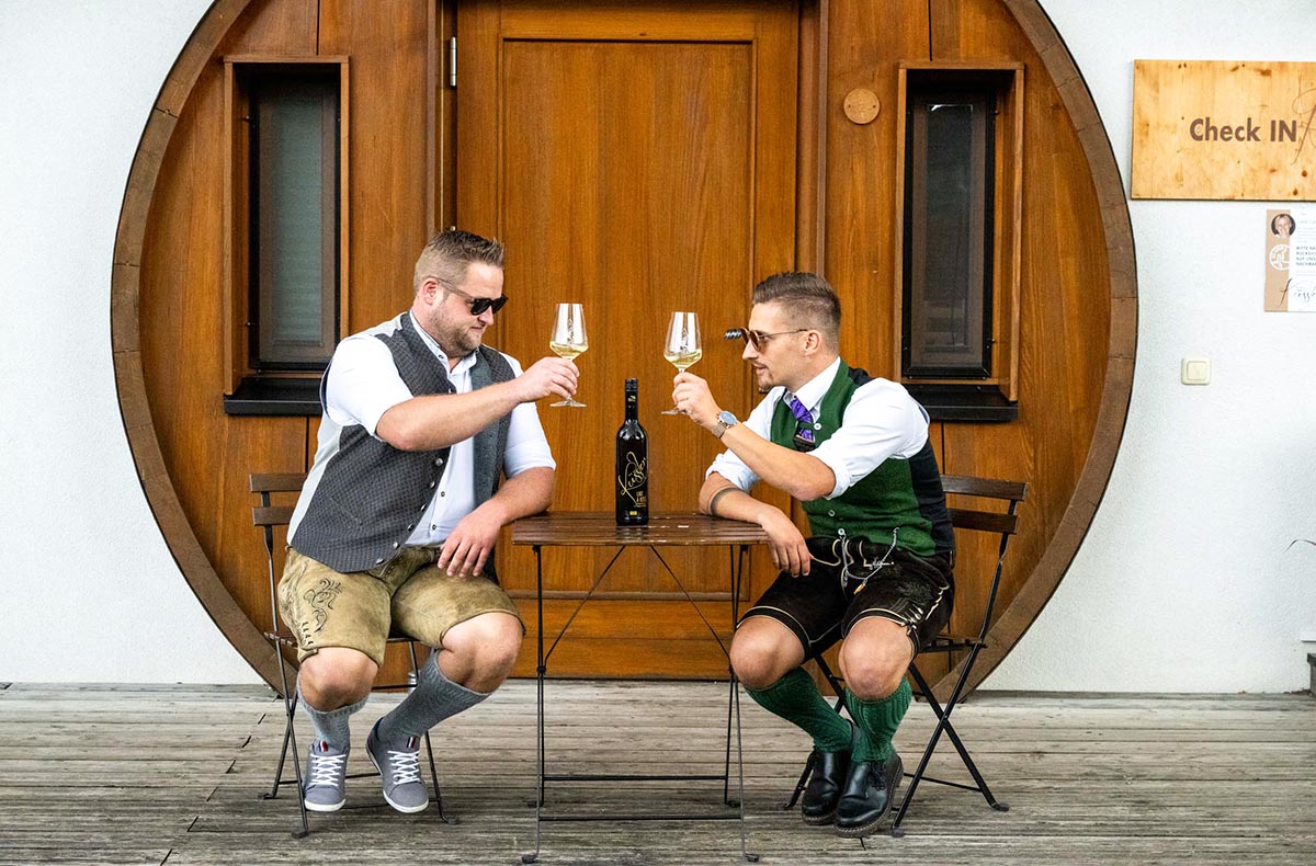 Männer Urlaub in der Weinfass Suite fü... Männer Urlaub in der Weinfass Suite fü...