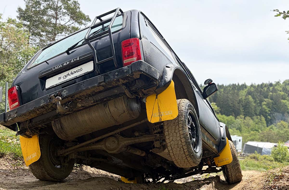 Offroad-Renntaxi am Nürburgring im LADA in Müllenbach