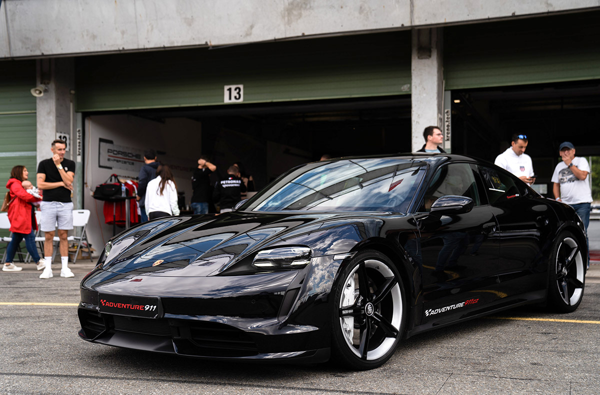 Renntaxi (Porsche Taycan) Renntaxi (Porsche Taycan)