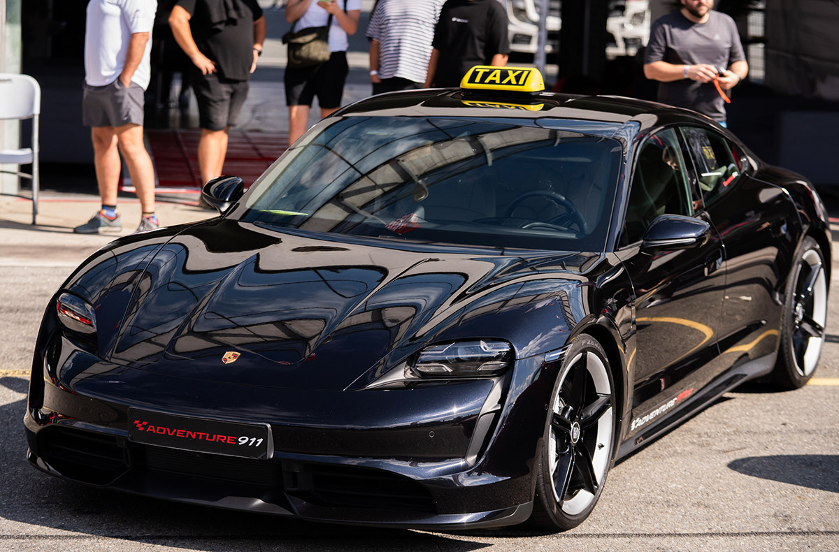 Renntaxi (Porsche Taycan) Renntaxi (Porsche Taycan)