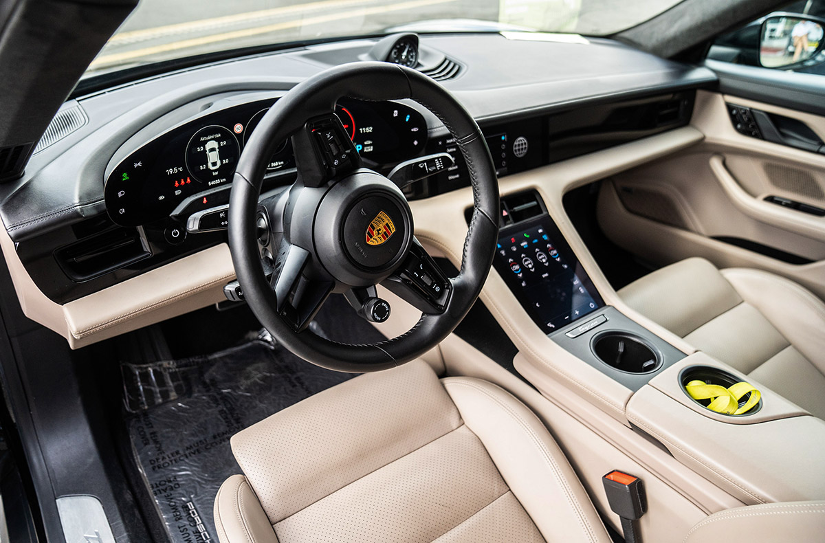 Renntaxi Orechová Potôn (Porsche Taycan) in Orechová Potôň