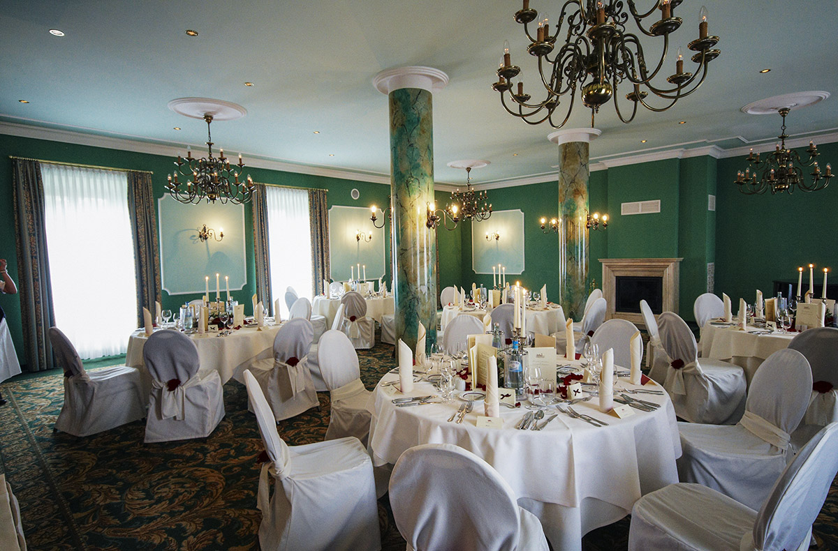 Romantikurlaub im Schlosshotel Schkopau für 2 (2 Nächte) Romantikurlaub im Schlosshotel Schkopau für 2 (2 Nächte)
