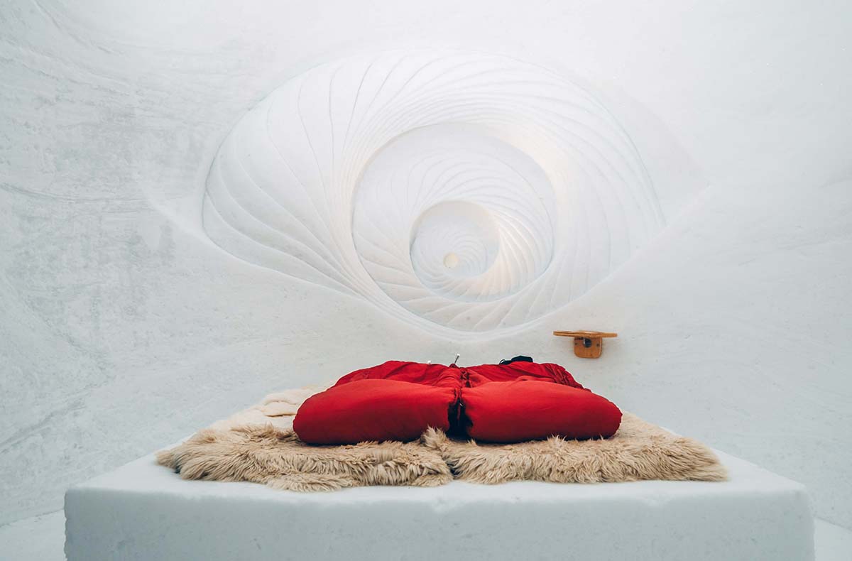 Romantische Iglu-Übernachtung auf der Zugspitze für 2 (Fr.) in Garmisch-Partenkirchen Romantische Iglu-Übernachtung auf der Zugspitze für 2 (Fr.) in Garmisch-Partenkirchen