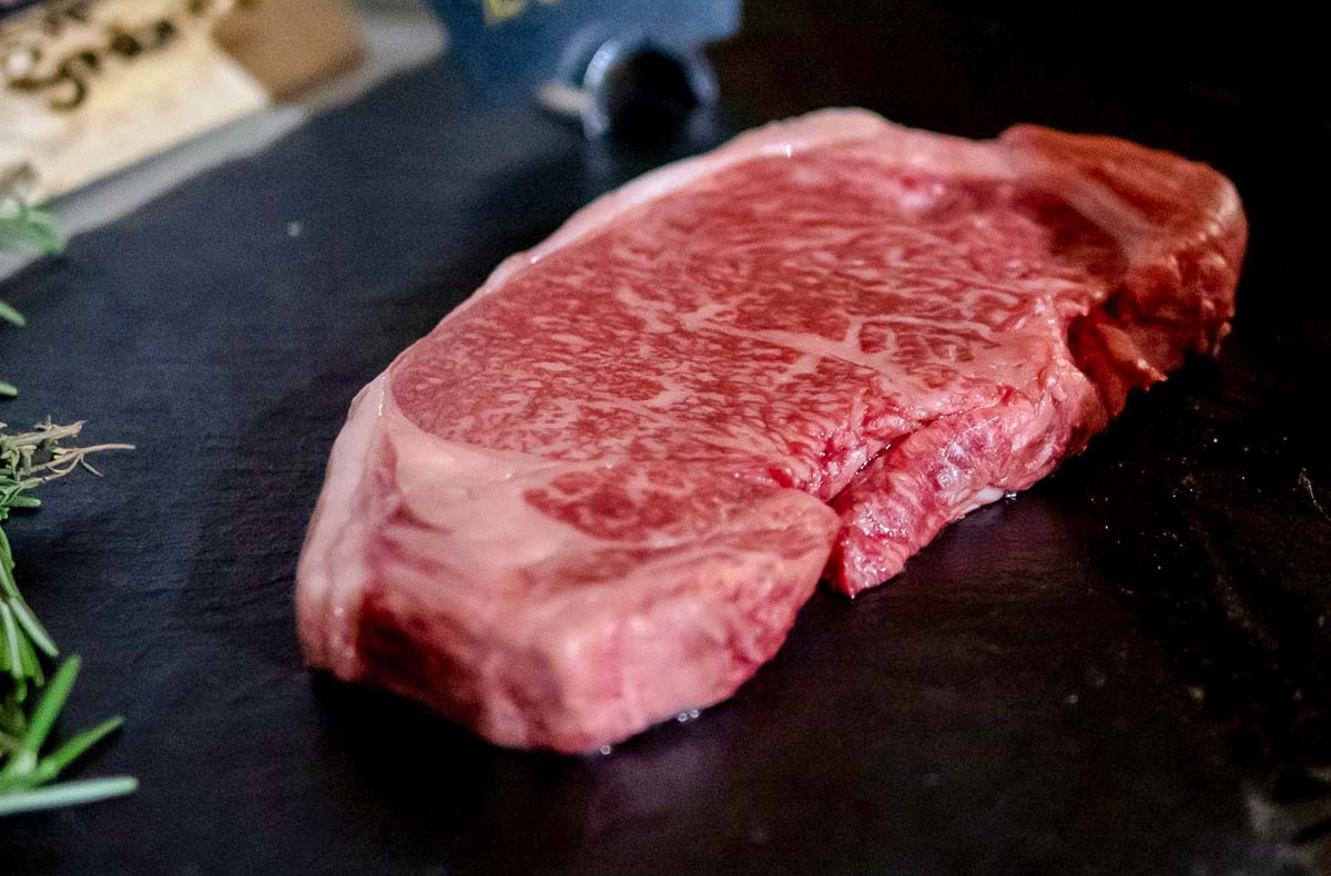 Exklusiver Rundflug mit Wagyu-Steak BBQ ...