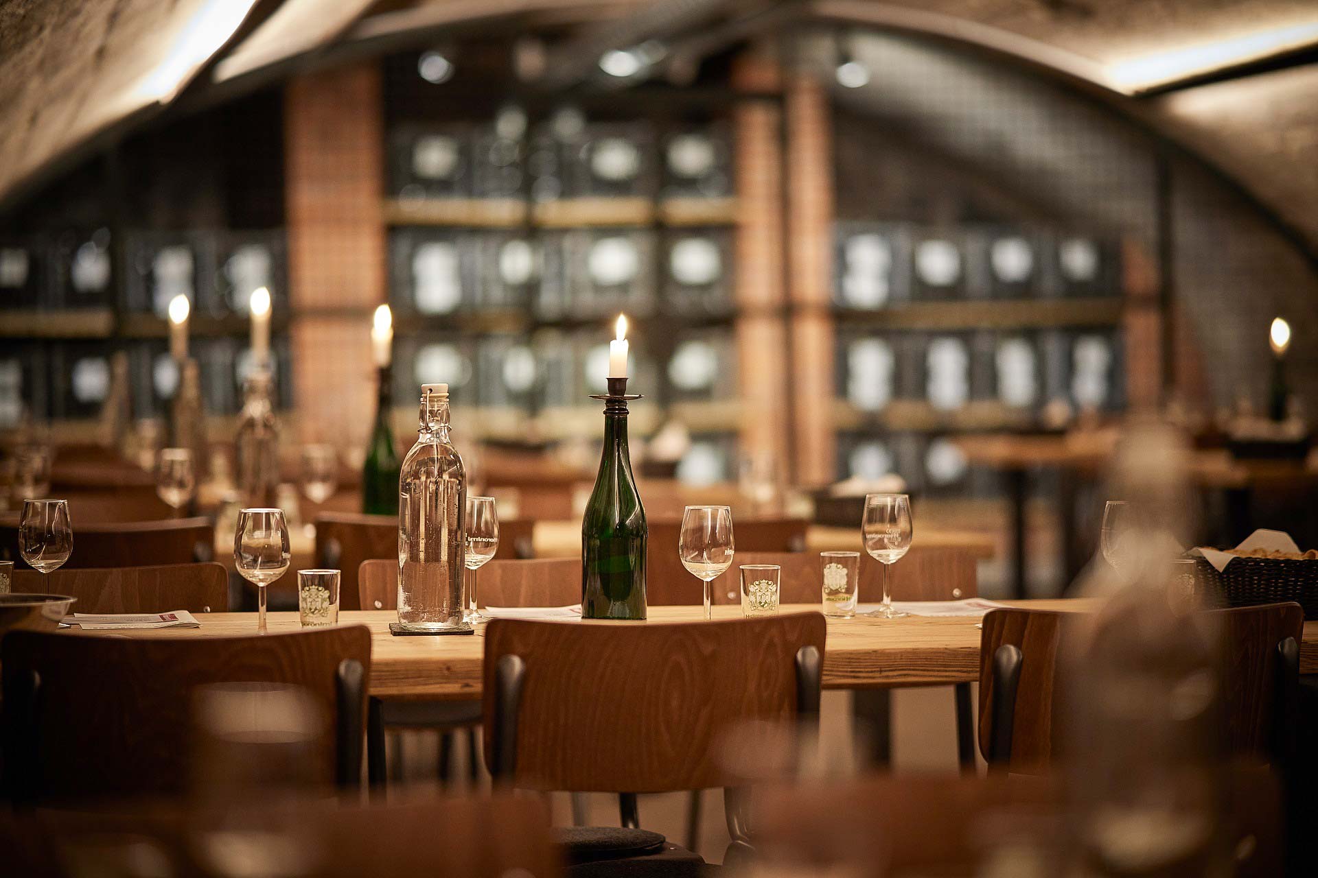 Schifffahrt mit Essen, Wein-und Likörpr...