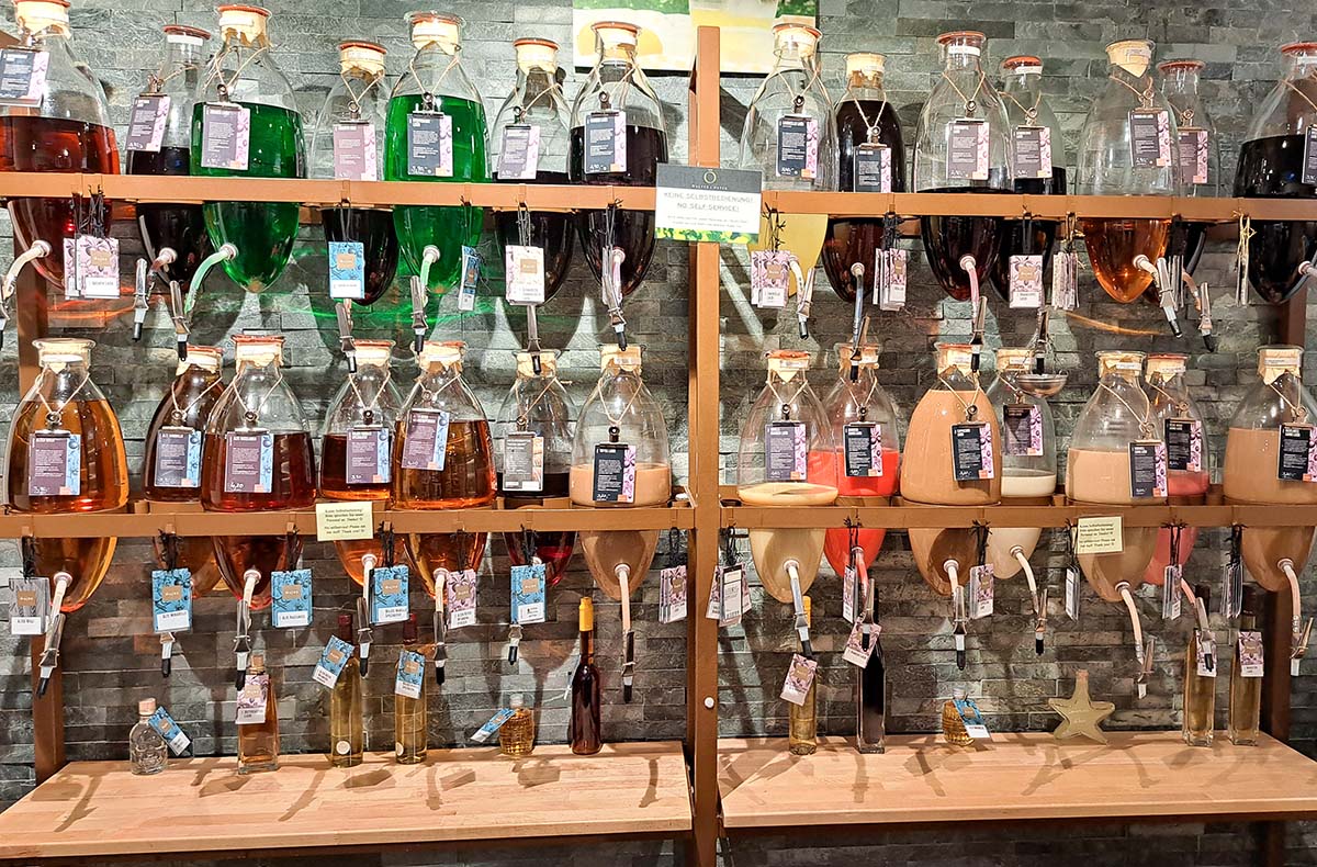 Schifffahrt mit Essen, Wein-und Likörpr...