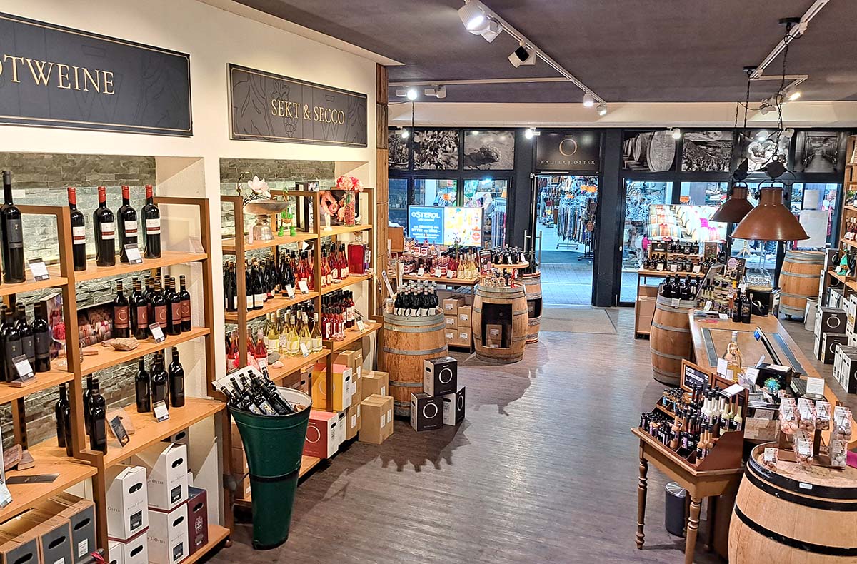 Schifffahrt mit Essen, Wein-und Likörpr...