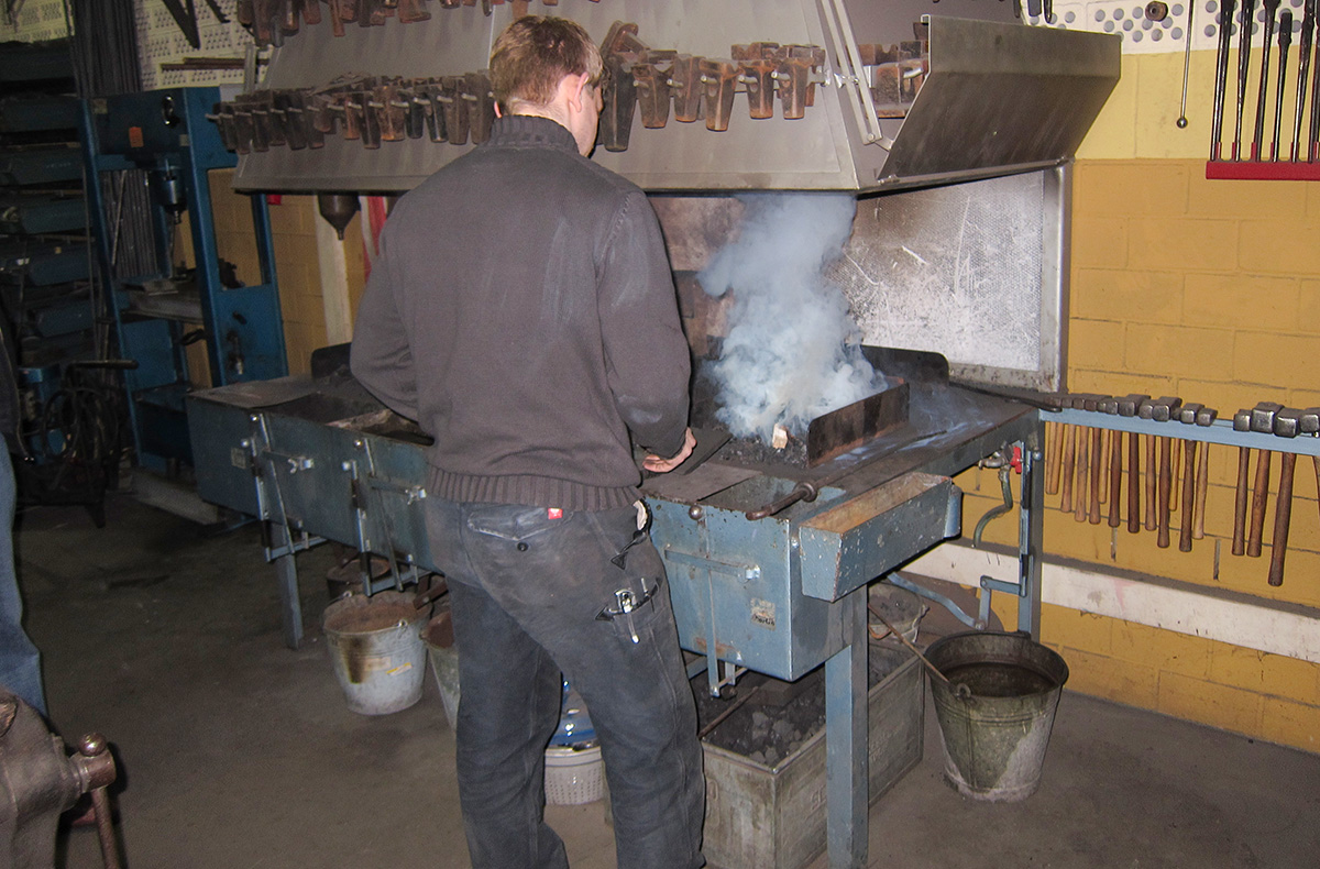 Messerschmieden Workshop Frankfurt - Herausfordernd scharfer Schmied-Kurs! in Frankfurt am Main Messerschmieden Workshop Frankfurt - Herausfordernd scharfer Schmied-Kurs! in Frankfurt am Main