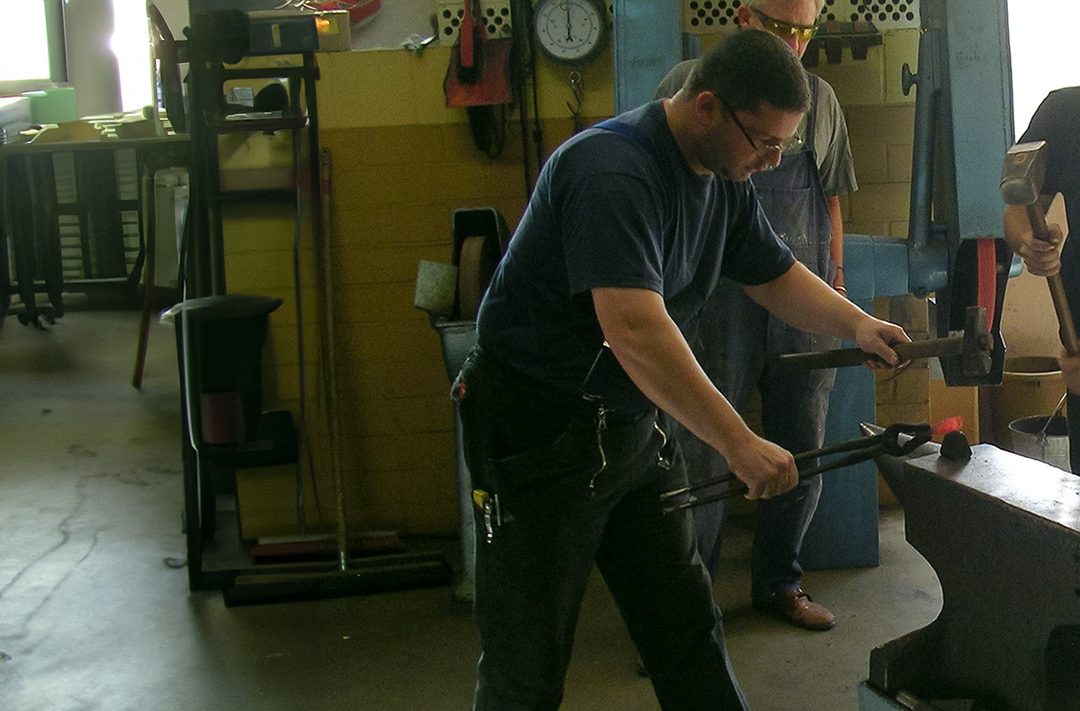 Messerschmieden Workshop Frankfurt - Herausfordernd scharfer Schmied-Kurs! in Frankfurt am Main Messerschmieden Workshop Frankfurt - Herausfordernd scharfer Schmied-Kurs! in Frankfurt am Main