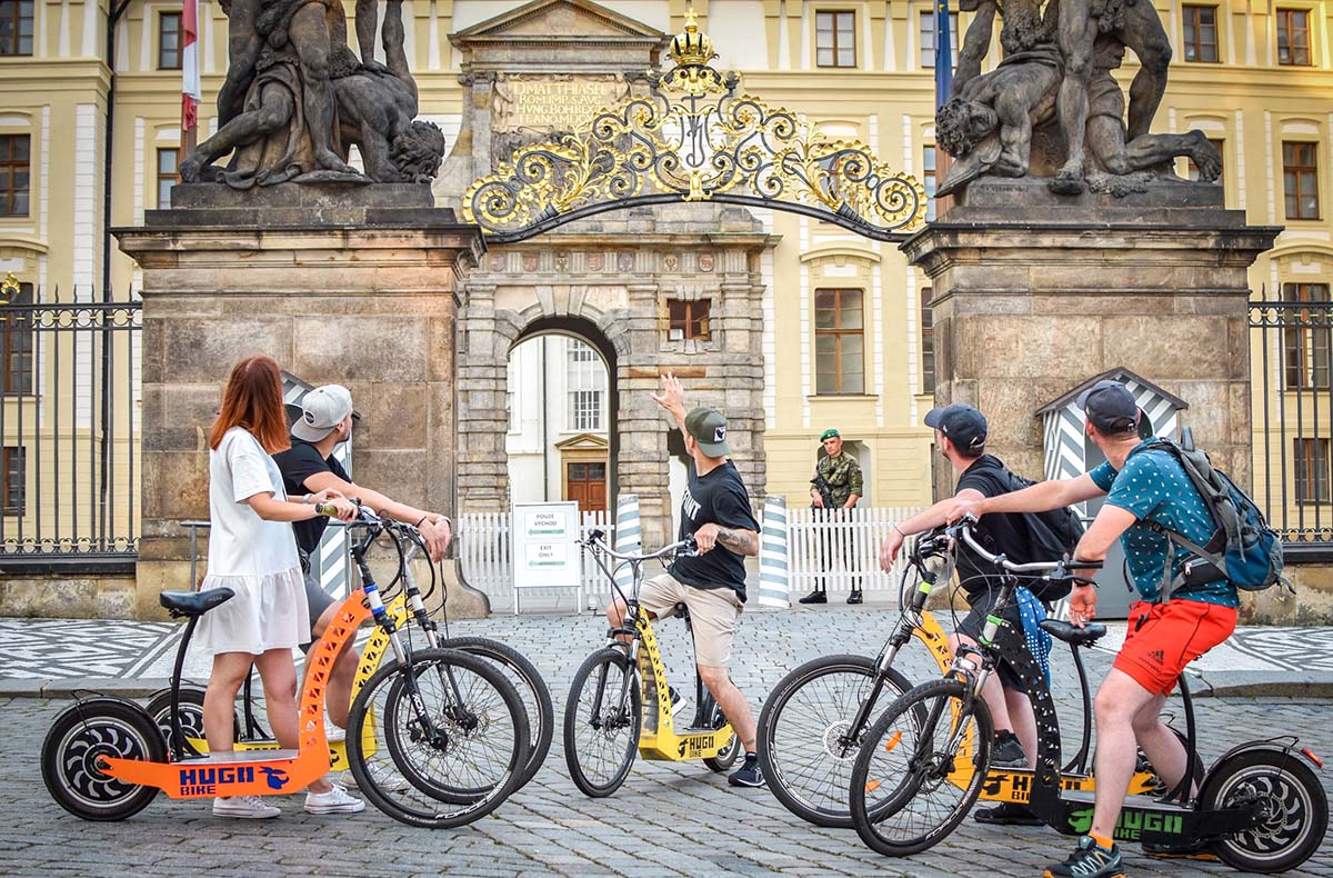 Sightseeing mit dem E-Scooter in Prag Sightseeing mit dem E-Scooter in Prag