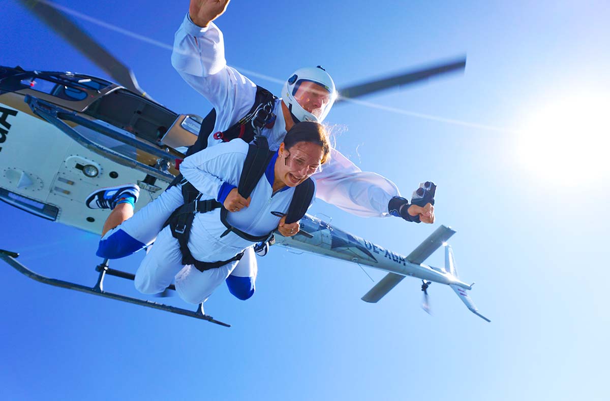 Tandemfallschirmsprung Mosbach aus Helik...