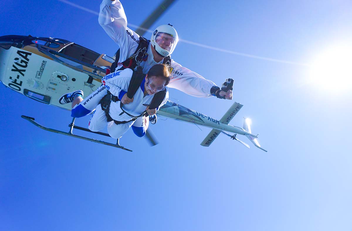 Tandemfallschirmsprung Mosbach aus Helik...