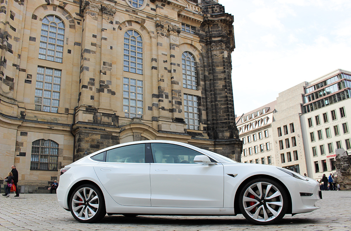 Tesla Model 3 Performance mieten Dresden (1 Tag)