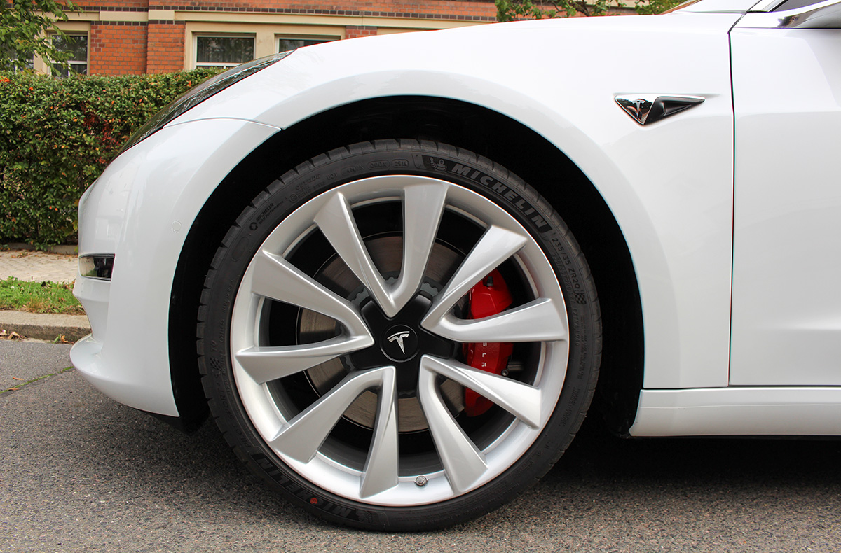 Tesla Model 3 Performance mieten Dresden (1 Tag) - Tesla Power erleben: Dresden elektrisch erobern