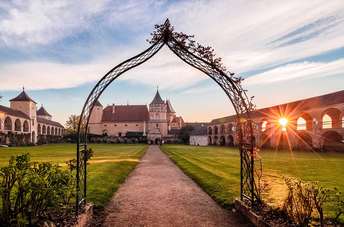 2 Tag(e) Themenbrunch mit Übernachtung im Schloss Rosenburg für 2 (1 Nacht) inkl. Frühstück 2 Tag(e) Themenbrunch mit Übernachtung im Schloss Rosenburg für 2 (1 Nacht) inkl. Frühstück