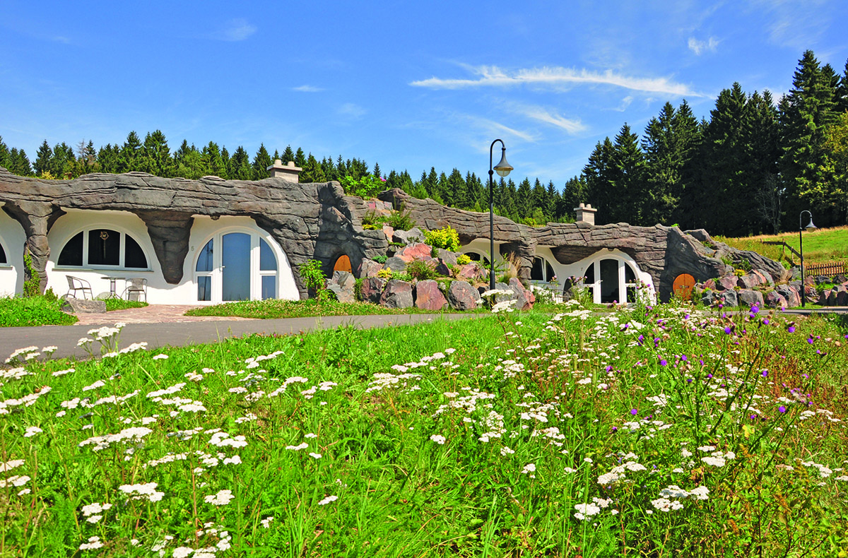 Übernachten im einzigartigen Erdhaus im Feriendorf Auenland für 2 (3 Nächte)