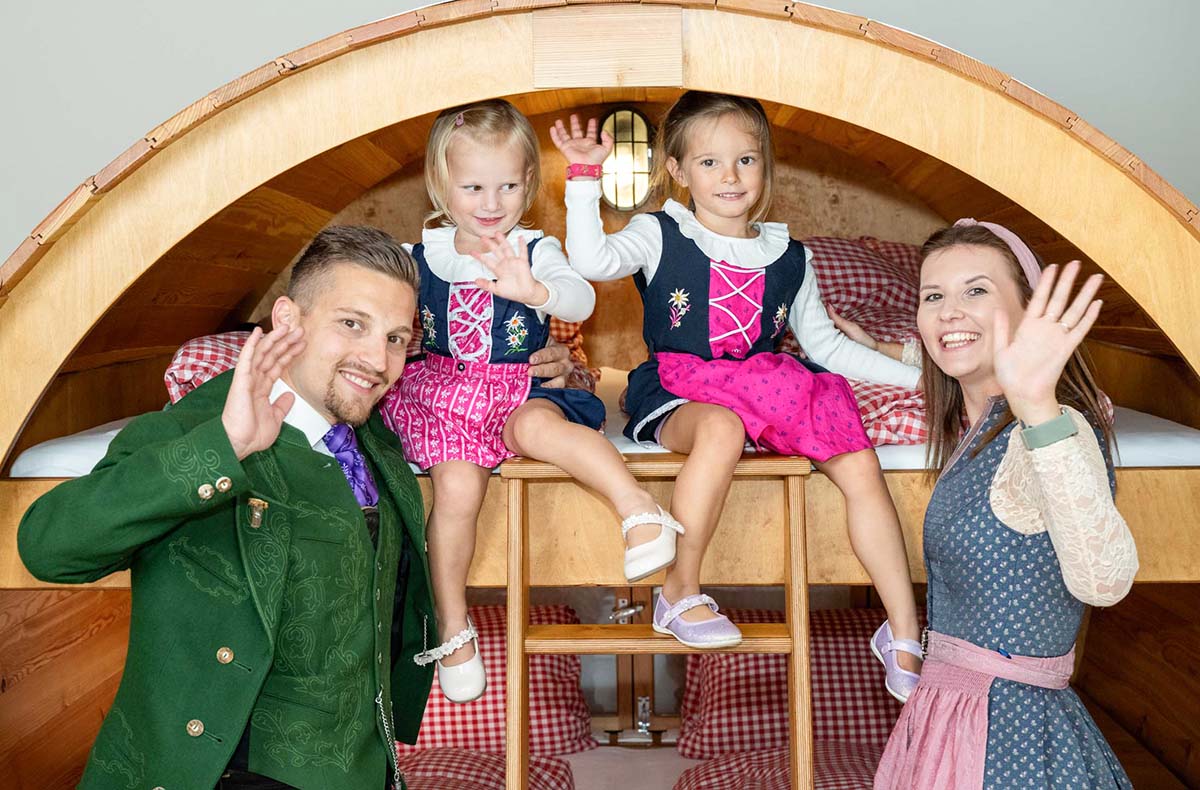 Übernachtung im Weinfass für 4 Grub an... Übernachtung im Weinfass für 4 Grub an...