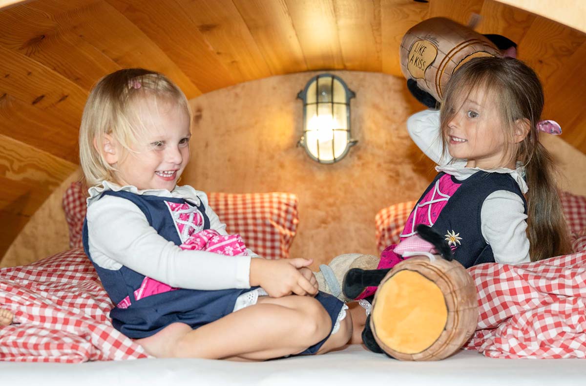 Übernachtung im Weinfass für 4 Grub an... Übernachtung im Weinfass für 4 Grub an...