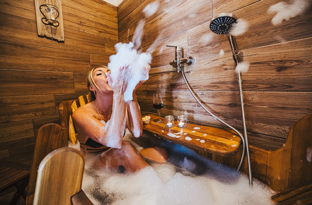 Übernachtung im Weinfass Deluxe mit Wellness Grub an der March Übernachtung im Weinfass Deluxe mit Wellness Grub an der March