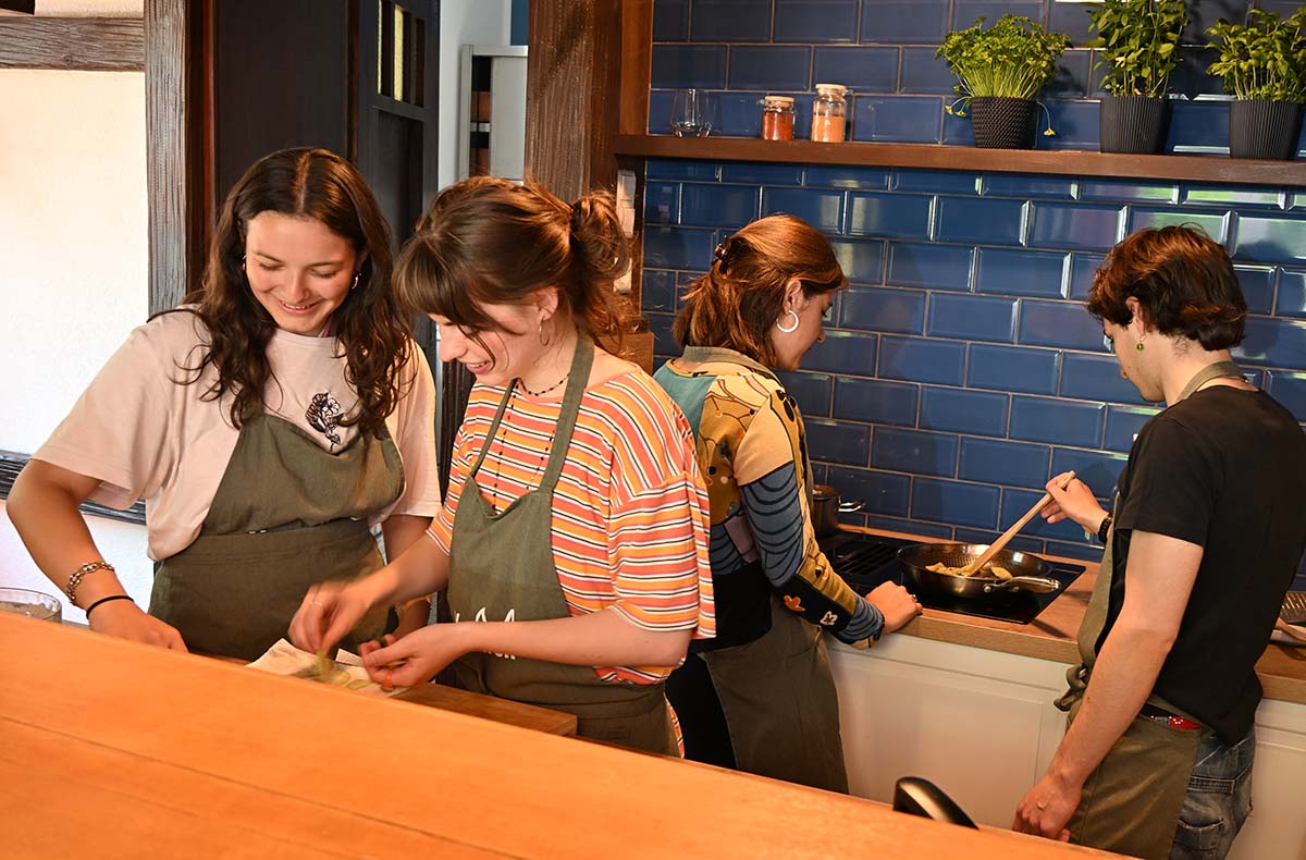 Veganer Kochkurs Freiburg im Breisgau (Überraschung) - Veganes Überraschungsmenü mit Schwarzwaldflair Veganer Kochkurs Freiburg im Breisgau (Überraschung) - Veganes Überraschungsmenü mit Schwarzwaldflair