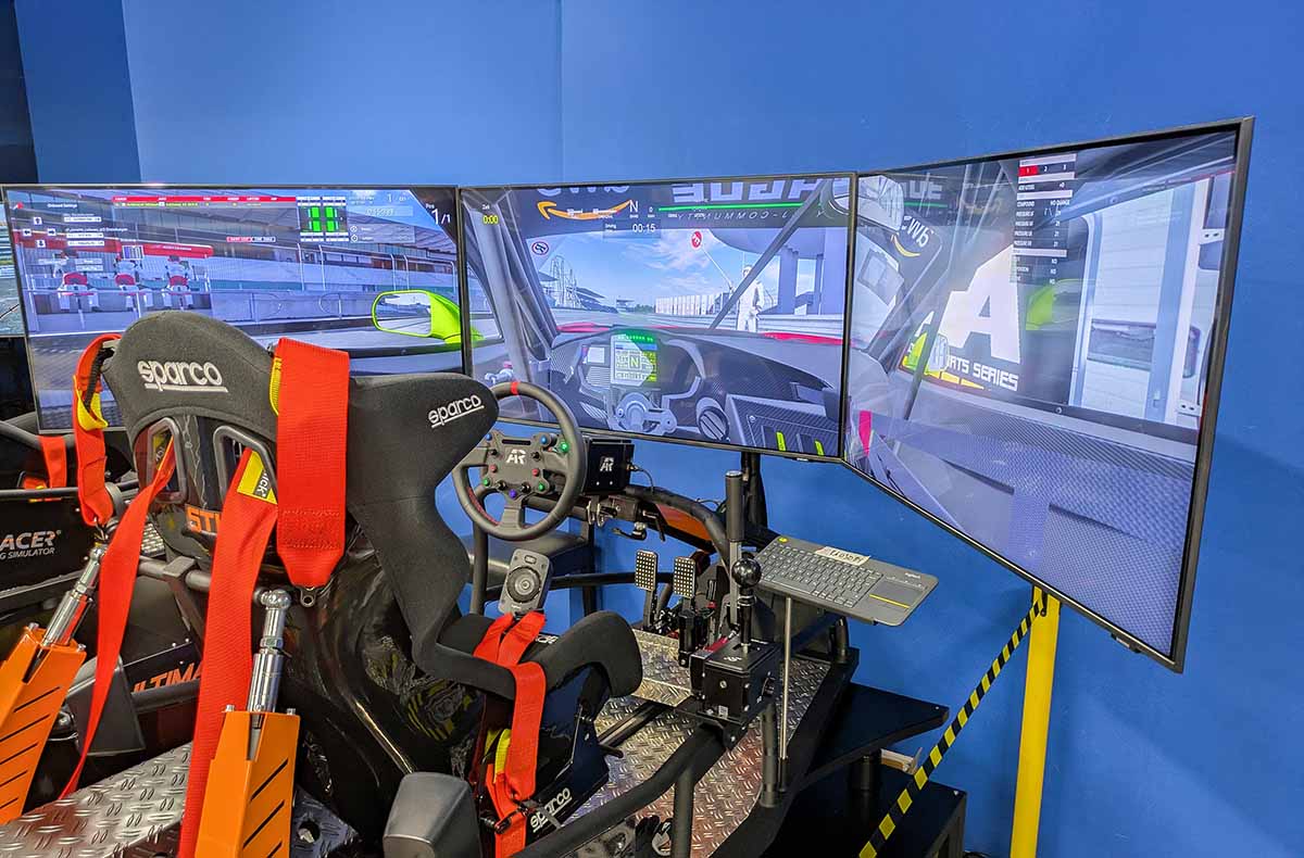 VR Rennsimulator München (40 Min.) - Adrenalin pur im VR Renncockpit