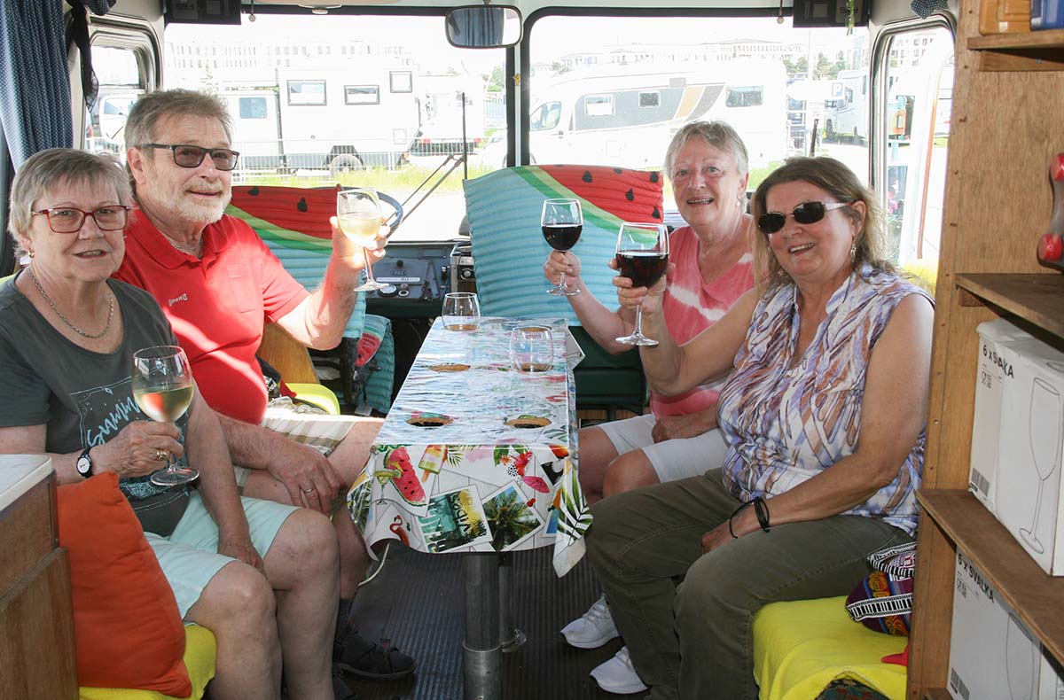 Weintour mit Oldtimerbus für 2 Rostock (2 Std.)