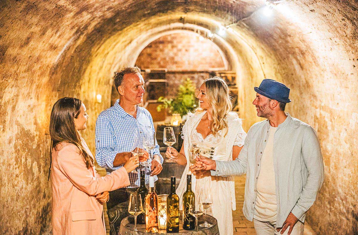 Weinverkostung mit Übernachtung im Wein... Weinverkostung mit Übernachtung im Wein...