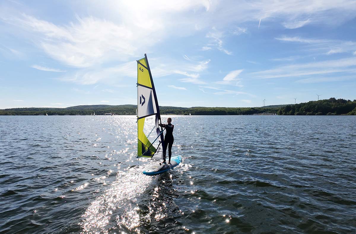 Windsurf Einsteigerkurs mit Lizenz Nohfelden – Windsurf-Start am Bostalsee