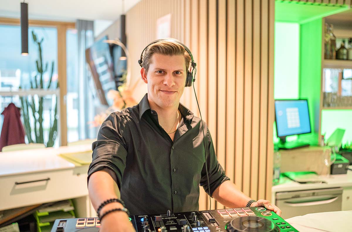 Wine & Beats Champagne Edition - Jetzt erleben! in Altensteig